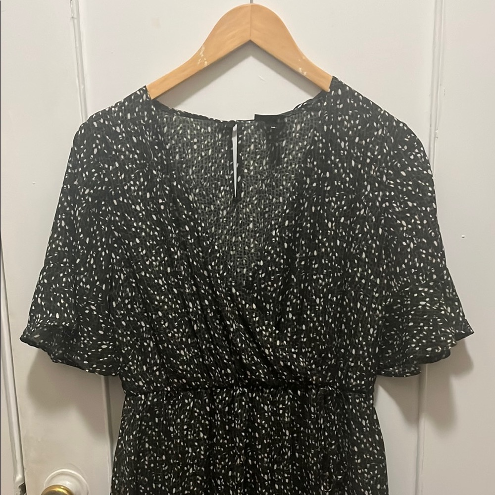 Chic Black and White Patterned Dress - Picture 7 of 7